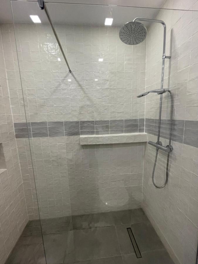 Cozy 1 Bedroom Apartment Oradea Exteriör bild